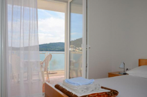 Seaview Room in Tisno